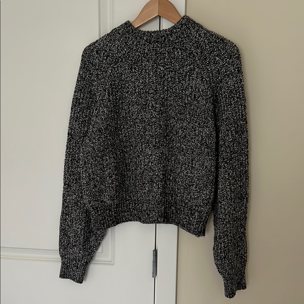 Universal Thread Black and White Knit Cropped Sweater